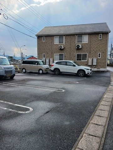 ファミール八王子Ａの駐車場
