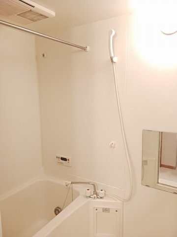 ファミール八王子Ａの浴室