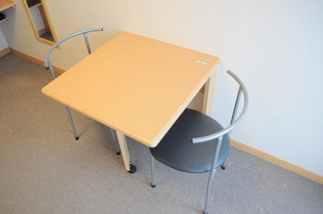 レオパレスセロームＢのその他|造り付のテーブル