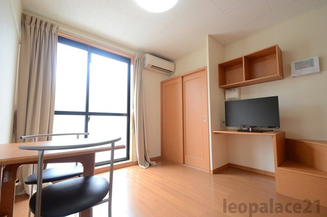 レオパレスマカービルシャナの居間・リビング|実際のお部屋と異なる場合がございます。