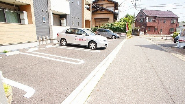 ウエストヒルプラムの駐車場