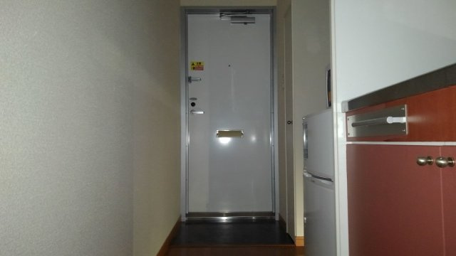 レオパレスシルバーアローの玄関