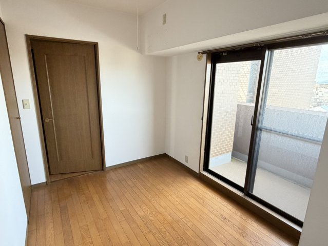 グランドール西条 弐番館の洋室