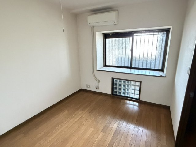 グランドール西条 弐番館の洋室