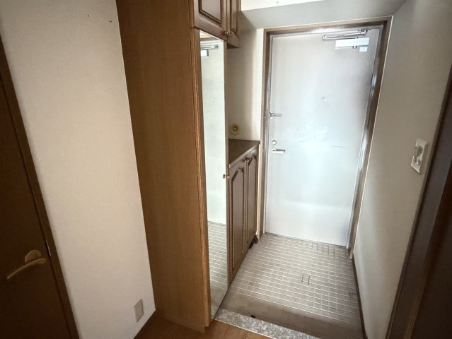 グランドール西条 弐番館の玄関