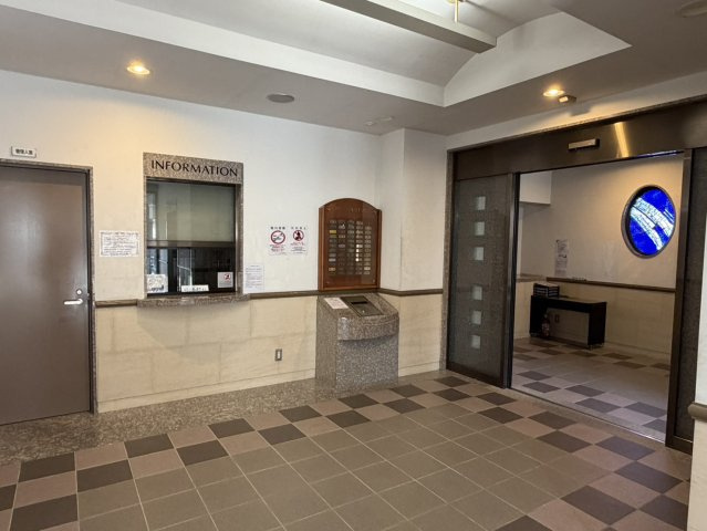 グランドール西条 弐番館のエントランス