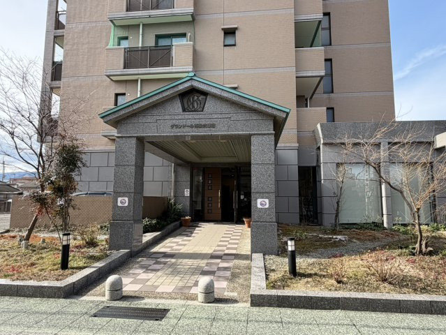 グランドール西条 弐番館のエントランス