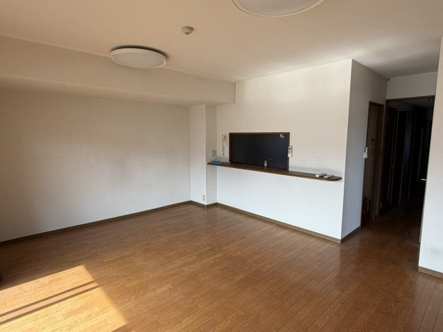 グランドール西条 弐番館の居間・リビング