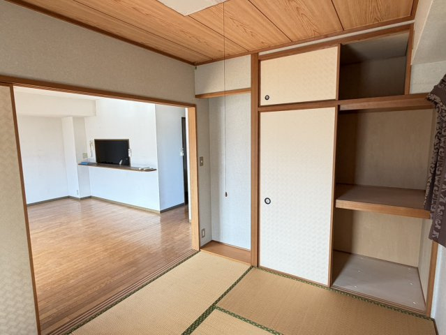 グランドール西条 弐番館の和室