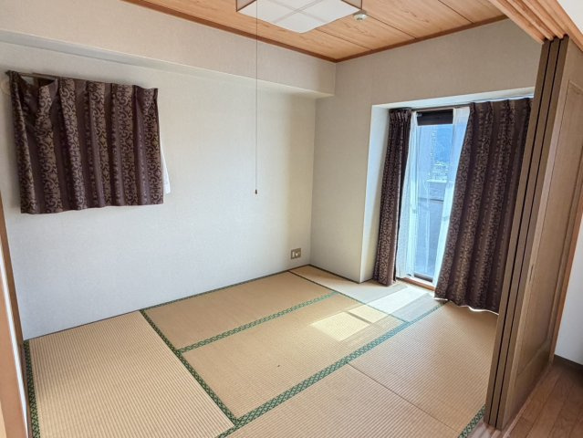 グランドール西条 弐番館の和室