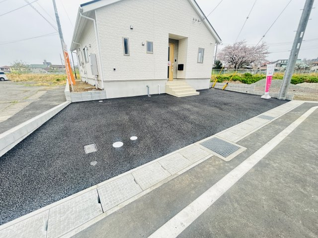 新築　前橋市北代田町第10-1期　クレイドルガーデン　1号棟の駐車場|現地写真　駐車スペースは2台分可能です！
