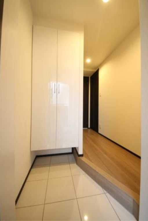 REGALO世田谷松陰神社　家具家電付きに変更可　礼金０　ペット相談の玄関