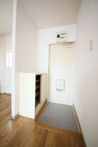 パレス緒川の玄関