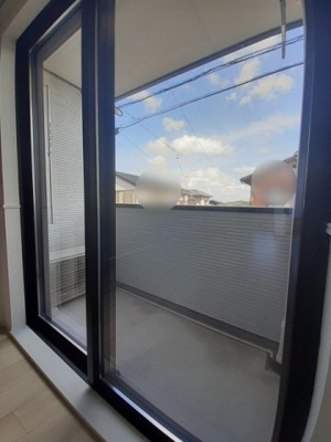 【バルコニー】 | プレステージア木更津 | 暖かな日差しのふりそそぐバルコニー