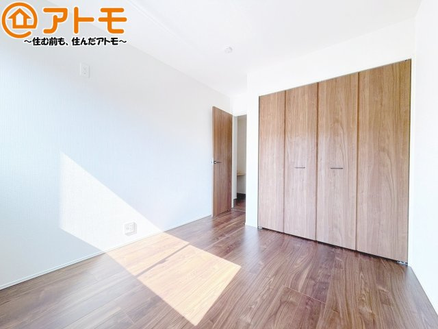 【子供部屋】 | 清水区三保第2期　新築戸建　2号棟 | 収納スペースもしっかり確保したお部屋は、収納家具の数も減らせるのでお部屋を広く使えます！