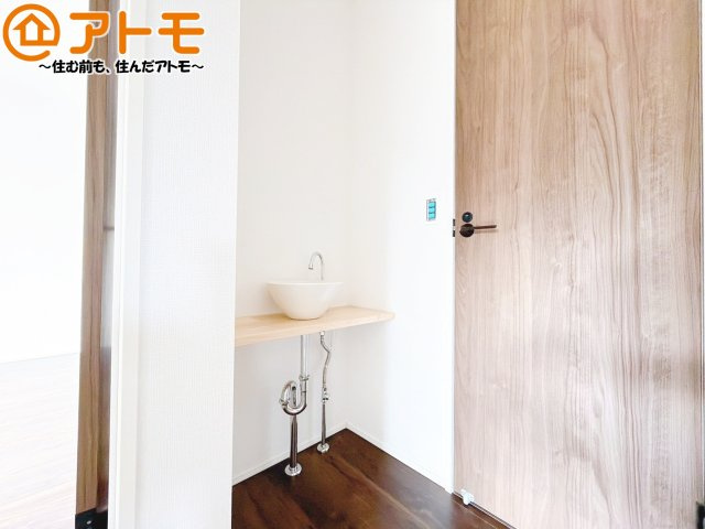 【独立洗面台】 | 清水区三保第2期　新築戸建　2号棟 | 二階にも洗面台があるため朝の混雑も緩和されますね♪