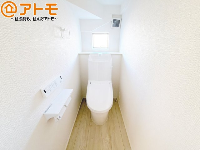 【トイレ】 | 清水区三保第2期　新築戸建　1号棟 | 年代を問わず使いやすい洗浄機能付きのトイレ♪肌への負担をも減らせるのでお子様の敏感なお肌も安心！