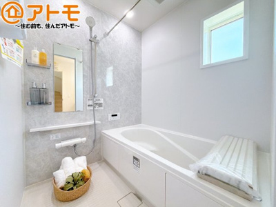 【浴室】 | 清水区蜂ヶ谷南町第1期　新築戸建　2号棟 | 浴室は落ち着いた色のパネルでゆったりと過ごせる空間です。お風呂で一日の疲れを癒しましょう♪