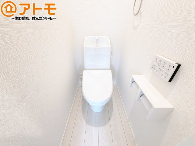 【トイレ】 | 清水区蜂ヶ谷南町第1期　新築戸建　2号棟 | 毎日使うトイレだからこそ機能性を重視したいですよね！温水洗浄便座で快適な時間をお過ごしください♪