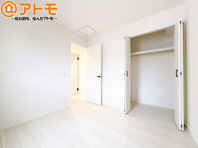 【寝室】 | 清水区蜂ヶ谷南町第1期　新築戸建　2号棟 | 収納スペースもしっかり確保したお部屋は、収納家具の数も減らせるのでお部屋を広く使えます！