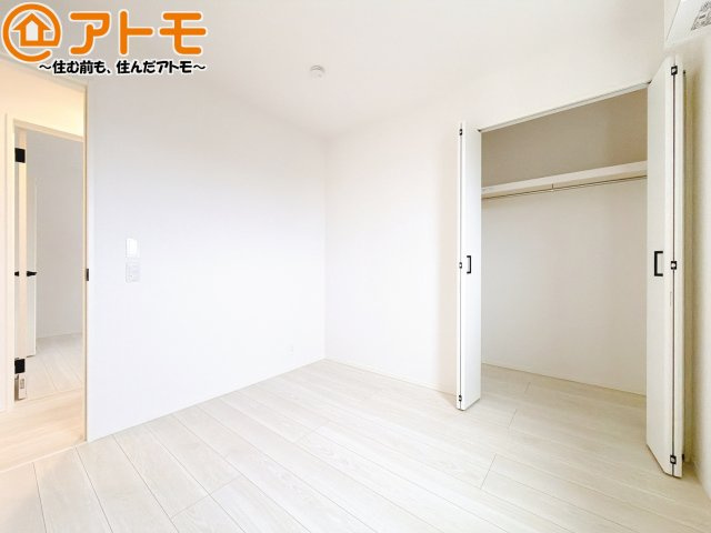 【収納】 | 清水区蜂ヶ谷南町第1期　新築戸建　2号棟 | ハンガーパイプ付きのクローゼットは季節ものなどを収納することができて便利です♪