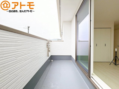 【バルコニー】 | 清水区蜂ヶ谷南町第1期　新築戸建　2号棟 | 陽当りの良いバルコニーはお洗濯物はもちろんお布団もふかふかになります♪