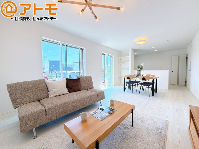【居間・リビング】 | 清水区蜂ヶ谷南町第1期　新築戸建　2号棟 | 家族団らんのイメージは、リビングを思い浮かべませんか？リビングこそ広々としたお部屋が良いですね♪
