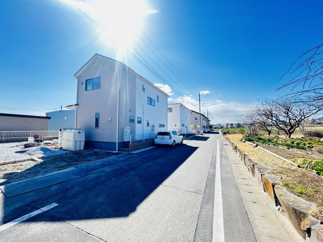 新築　高崎市箕郷町生原第７　Livele Garden.S　2号棟の前面道路含む現地写真|現地写真　北側接道幅員約4.5ｍ　