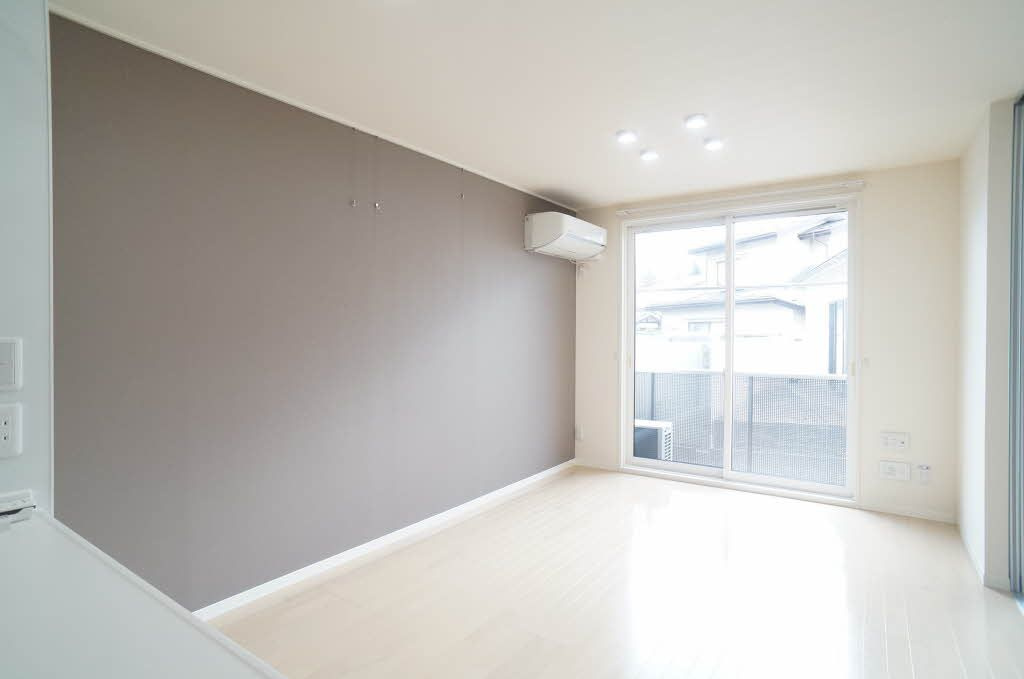 レジナスの洋室