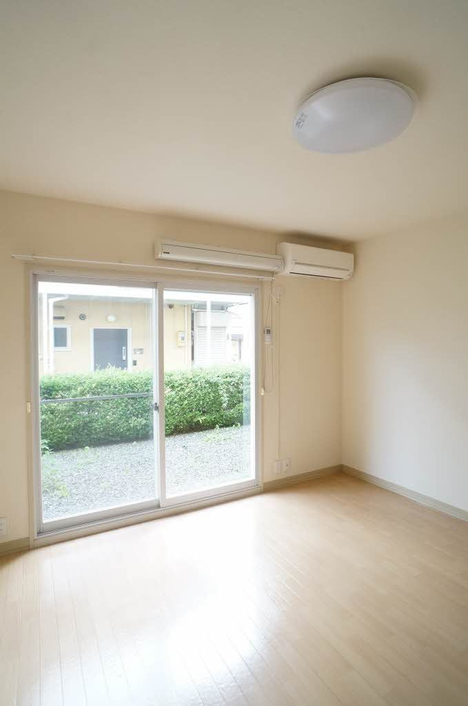 ユーロハイツ名須川 Ａの居間・リビング