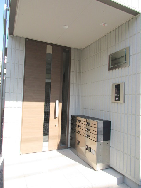 メゾン　ジュエルのエントランス|★オートロック共用玄関／★宅配ＢＯＸ★