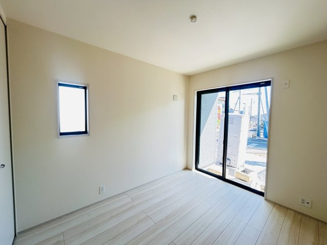 新築　高崎市箕郷町生原第７　Livele Garden.S　4号棟の洋室|現地写真　リビング隣の洋室はお子様の遊び部屋としてもちょうどいいですね♪
