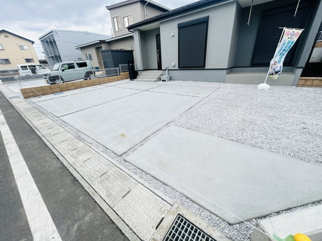 新築　高崎市箕郷町生原第７　Livele Garden.S　4号棟の駐車場|現地写真　駐車スペースは並列3台分可能です！
