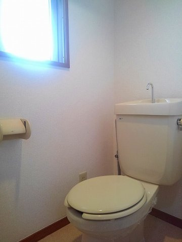 ドミール本城のトイレ|ゆったりとした空間のトイレです