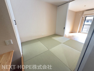 【和室】 | サンリーノ逆瀬川野上ノースコート | 和室4.5帖です♪小上がりの居室です！！畳は新調されてます！