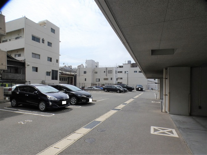 セントラルコートUの駐車場