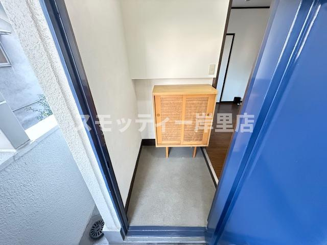 大西マンションの玄関