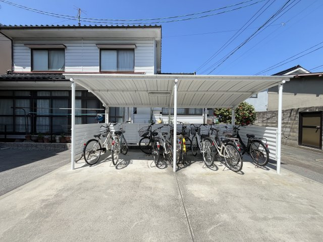 アヴニールの駐車場