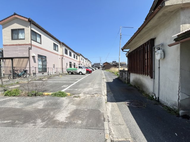 アヴニールの周辺