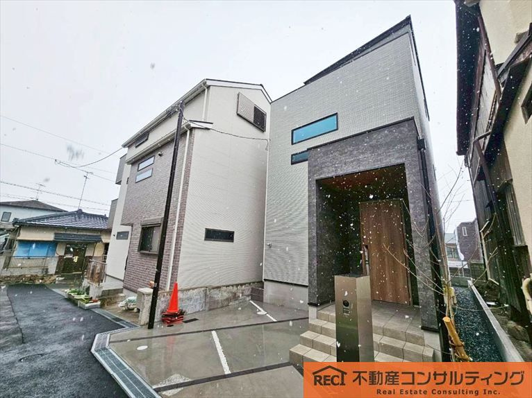 神戸市灘区国玉通2丁目　新築戸建のエントランス