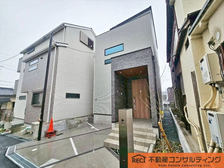 神戸市灘区国玉通2丁目　新築戸建の前面道路含む現地写真