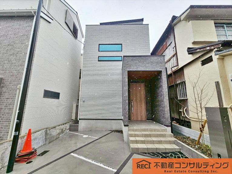 神戸市灘区国玉通2丁目　新築戸建の前面道路含む現地写真