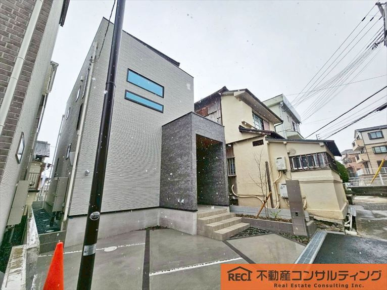 神戸市灘区国玉通2丁目　新築戸建の前面道路含む現地写真