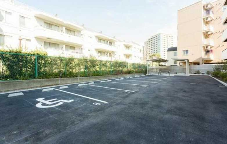 パークペルル池尻　築浅　ペット相談　楽器相談の駐車場