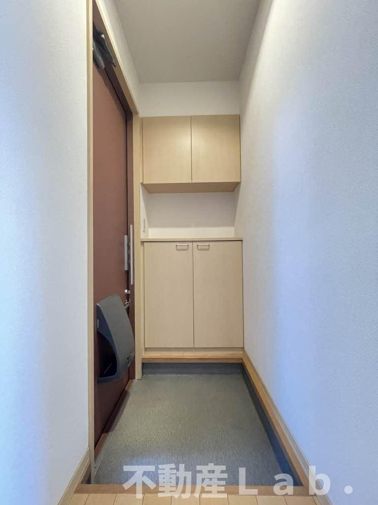 パールビュー　Ⅱ棟の玄関