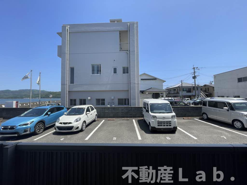 パールビュー　Ⅱ棟の駐車場