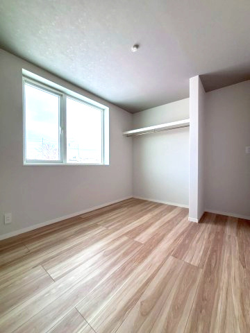 江別市文京台5-19の洋室