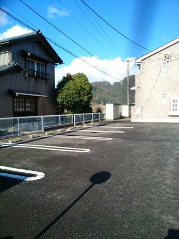 レーヴピスト　Ⅰの駐車場