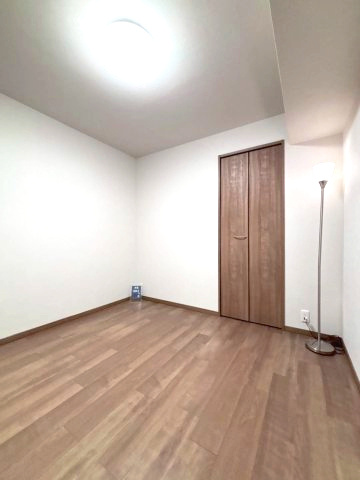 コープ野村幌西の洋室