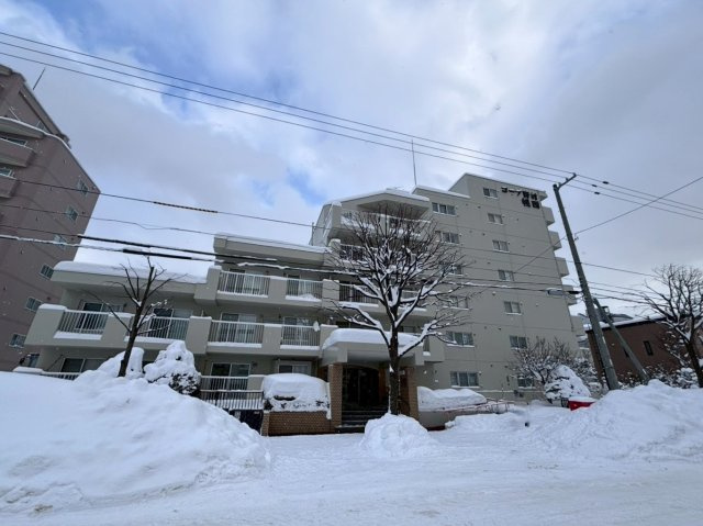 コープ野村幌西の外観